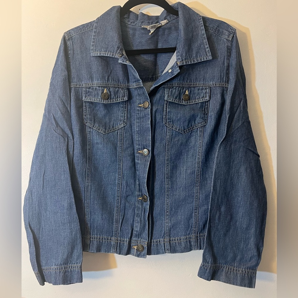 NWOT medium to dark wash denim jacket